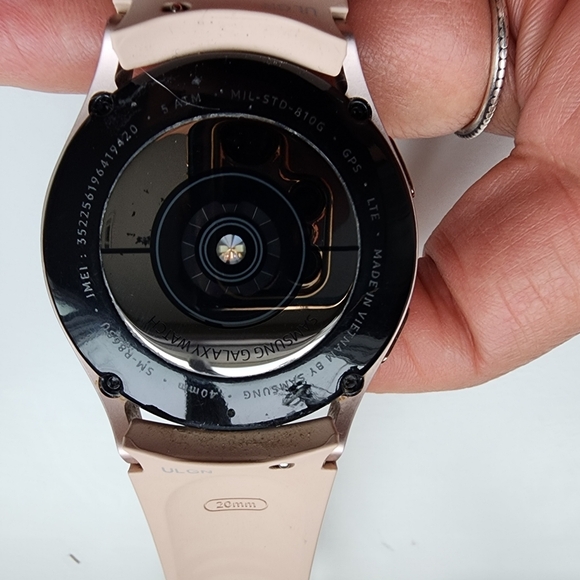Samsung and Smartwatch with Circular Display and Adjustable Strap Size M 20mm - Picture 6 of 13